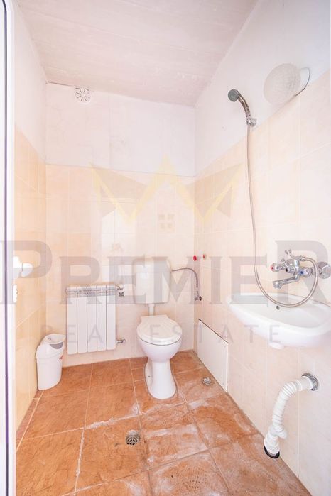 Продава се Къща в Каварна - 424 кв.м за 371 €/кв.м - Снимка #6