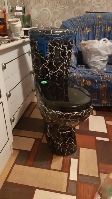 Продам новый унитаз