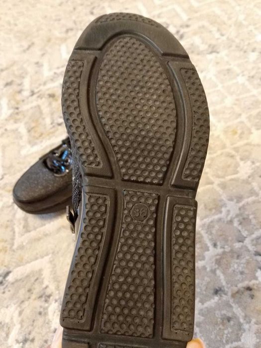 Продам туфельки на девочку