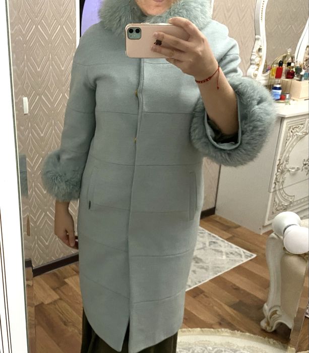 Пальто почти новый.