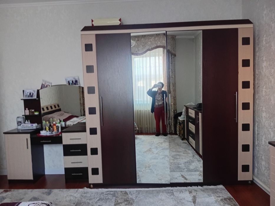 Спальный гарнитур 100000