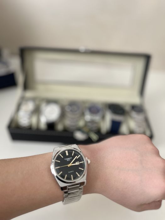 Новый часы продается по 5000