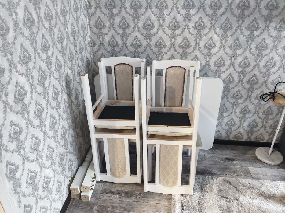 Продам стол и стулья