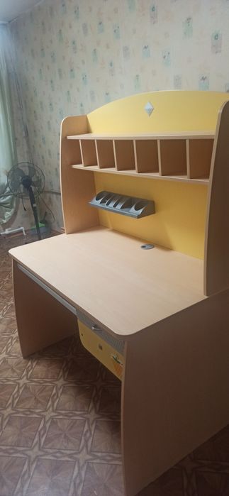 Компьютерный стол с ящиками