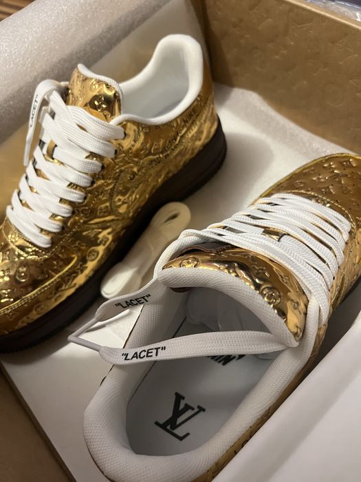 Louis Vuitton x Nike Air Force Gold – Noi, în cutie