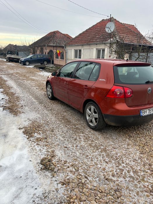 Vând Volkswagen Golf 5