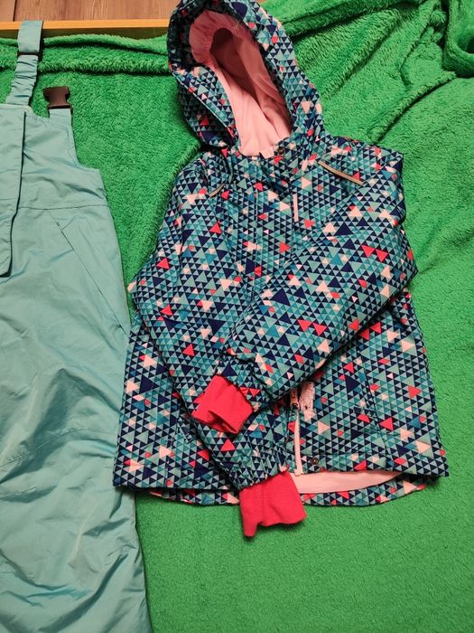 Ски екипи в два цвята