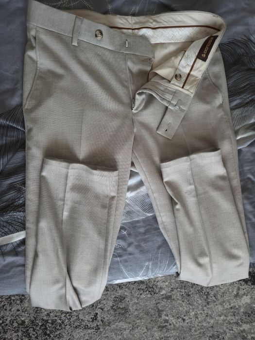 Costum bărbați ESCUDO NOU cu etichetă + Cravată - Mărimea 44 Slim Fit (Bej-pepit)