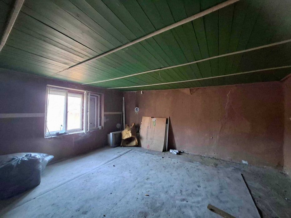 Casă demolabilă sau renovabilă lânga granită la 17 km de Oradea