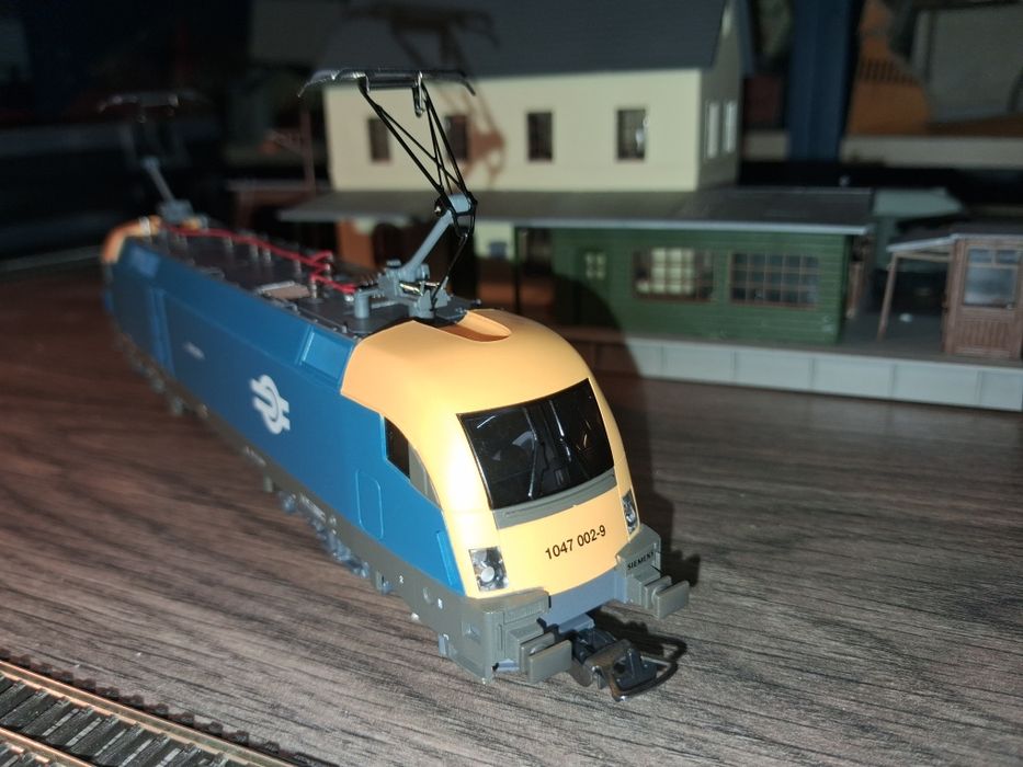 Locomotiva taurus piko scara HO