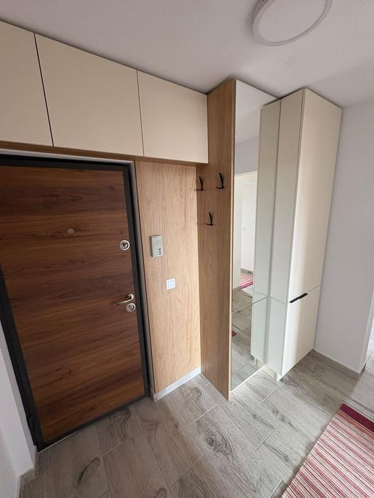 Închiriez apartament