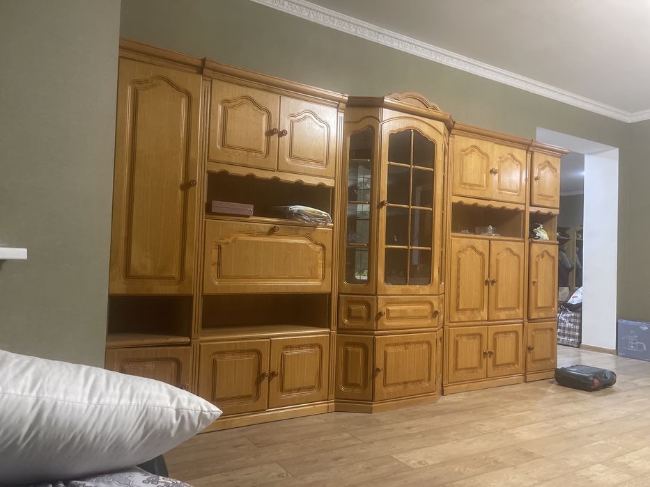 Стенка натуральное дерево срочно