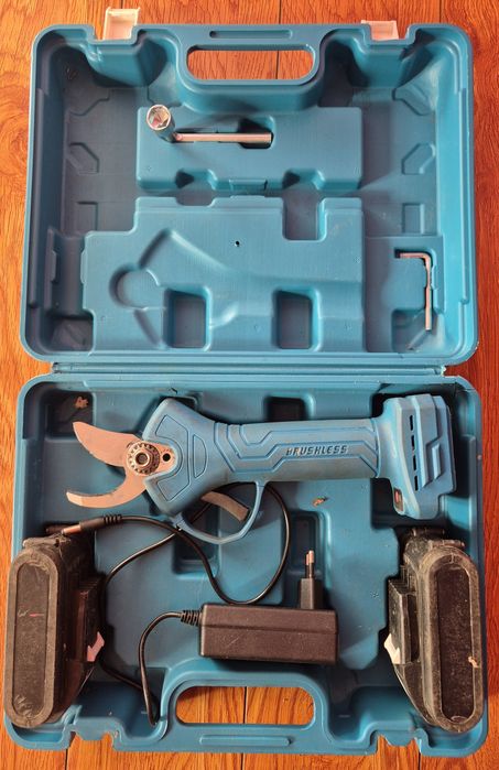 Foarfeca electrica de taiat pomi