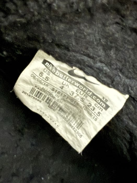 Продаю зимние кроссовки  Nike