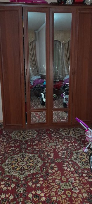 Spalniy garnitur sotiladi