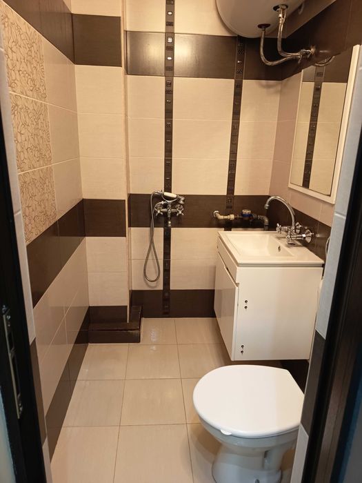 Продавам двустаен апартамент