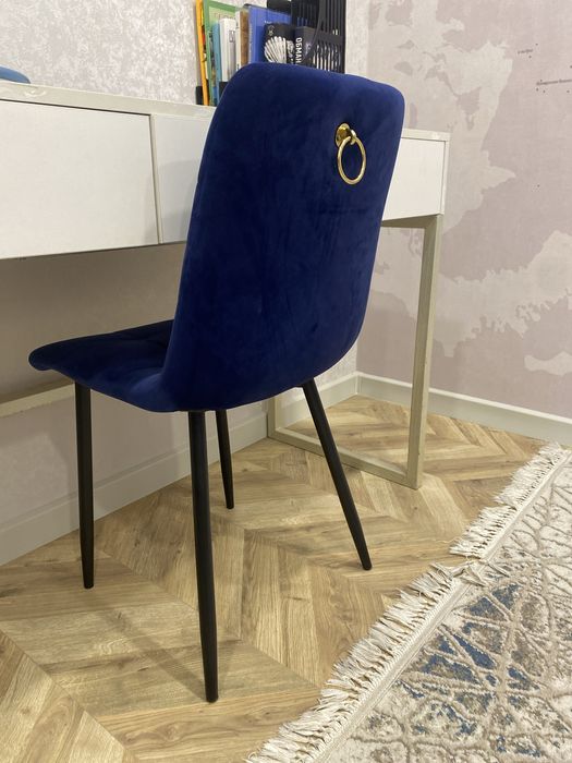 Синий стул для всех возрастов