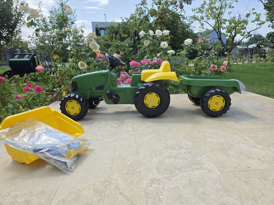 Tractor copii Rolly Kid John Deere cu cupă și remorca