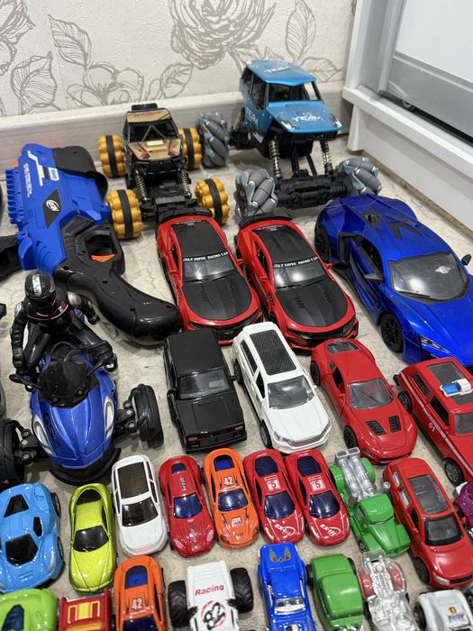 Продам игрушки бластеры нерфы машинки