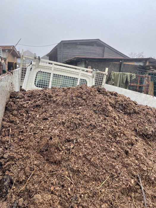 Vînd balegar pentru gradina .