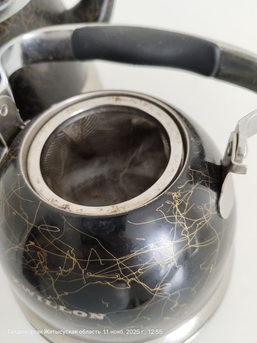 Чайник в комплекте