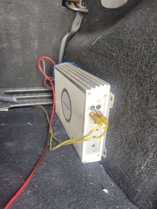 Vând subwoofer Alpine