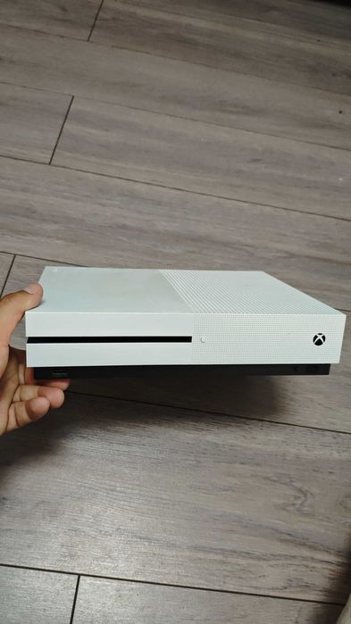 Vand  Xbox One S cu telecomanda multimedia