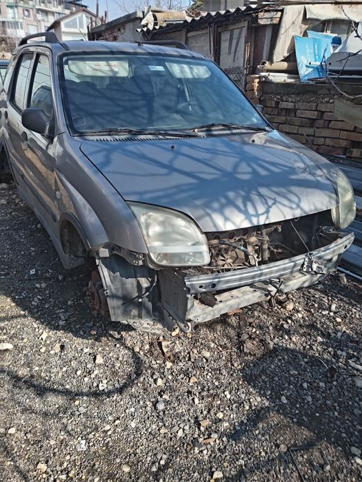 Продавам всички части за сузуки