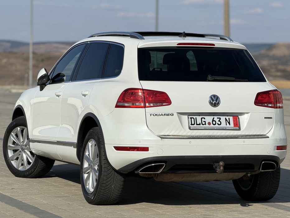 Vw Touareg “ Exclusive “ Panoramic / Distronic+ACC, Lane,Side Assist / By-Xenon, FULL LED / Memorii / Încălzire Volan+Scaune+Banchete / Navi Mare TOP
