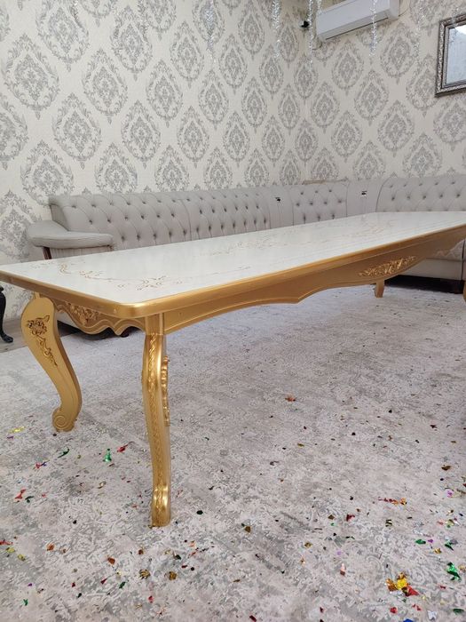 Стол большой, журнальный