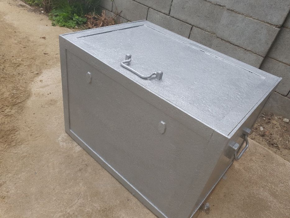 Seif metalic și casă devalori!