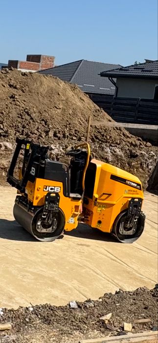 Inchiriez cilindru compactor