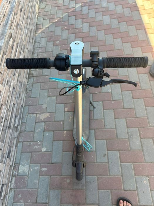 vând trotineta motus,stare buna,prețul este de 650 negociabil la 500