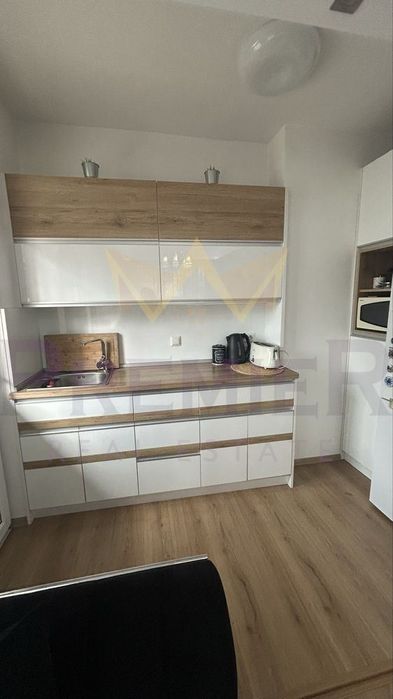 Продава се Четиристаен апартамент в Бургас, Възраждане - 94 кв.м за 1490 €/кв.м - Снимка #1