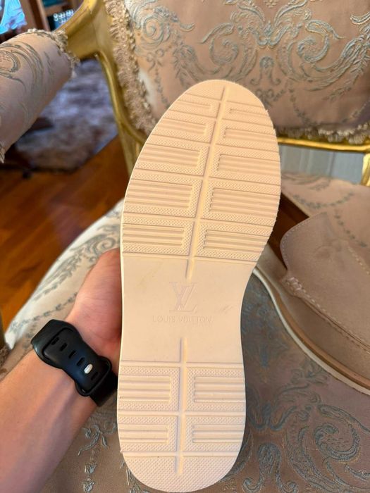 Mocasini Louis Vuitton bej din piele întoarsă