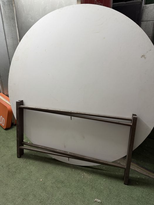 Срочна продам диван и столы