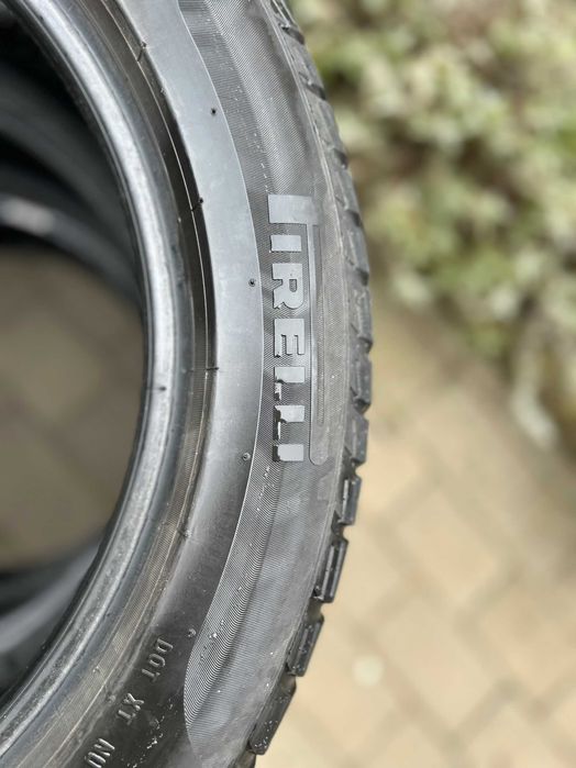Vand 4 anvelope iarna Pirelli Sottozero 225/50 R17 98V