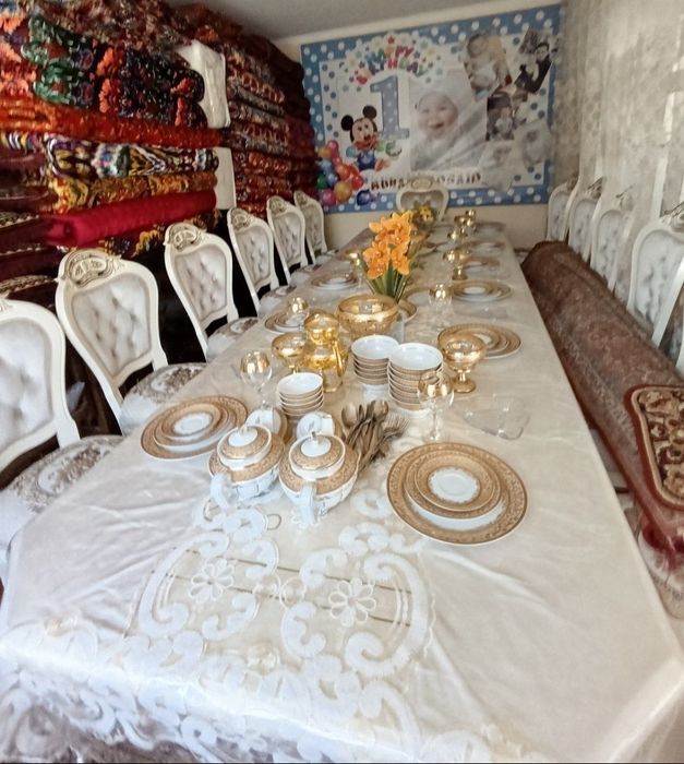 Sotiladi: Stol-stul to‘plami (yong‘oq yog‘och)