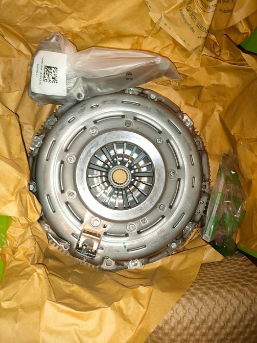 Ambreiaj cu volanta masa dubla Tiguan Passat B6 Golf 5/6  2.0 837342