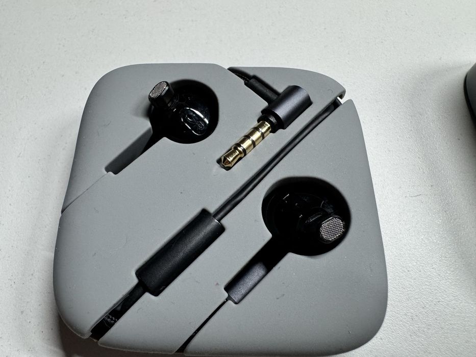 Слушалки Xiaomi Mi Noise Cancelling Earphones (3.5mm) с ANC – Като нови / Пълен компле