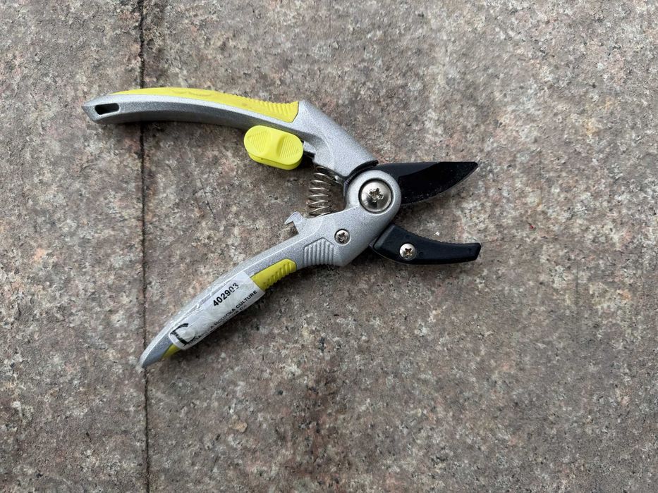 Лопата права/Ножица за клони /Лозарска ножица/Пистолет за водоструйка