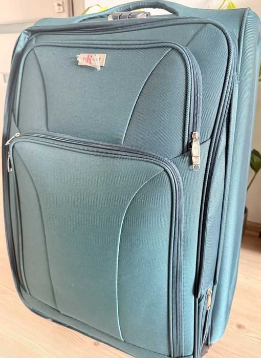 Страхотен куфар с колелца