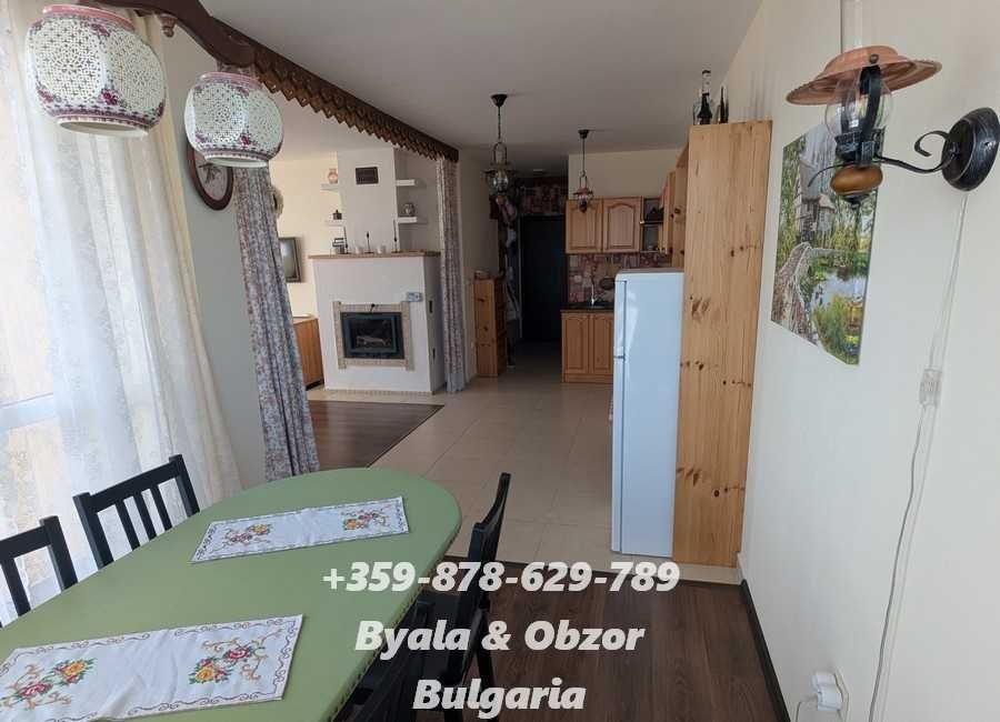 Просторен двустаен апартамент с камина