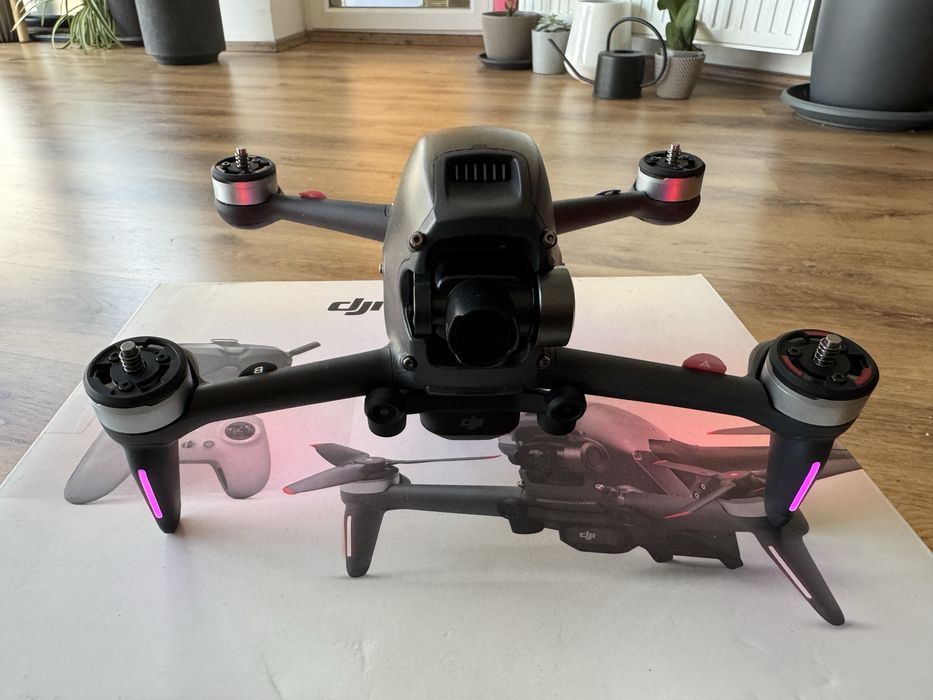 Dji FPV + 2 baterii, impecabil
