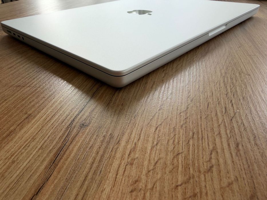 MacBook Pro 16" M5 PRO Chip 18-CPU/20-GPU/24GB RAM/1TB SSD В ГАРАНЦИЯ 5.2029г Apple Care+