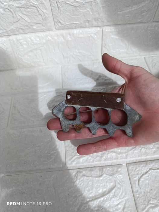 Стар плътен метален бокс