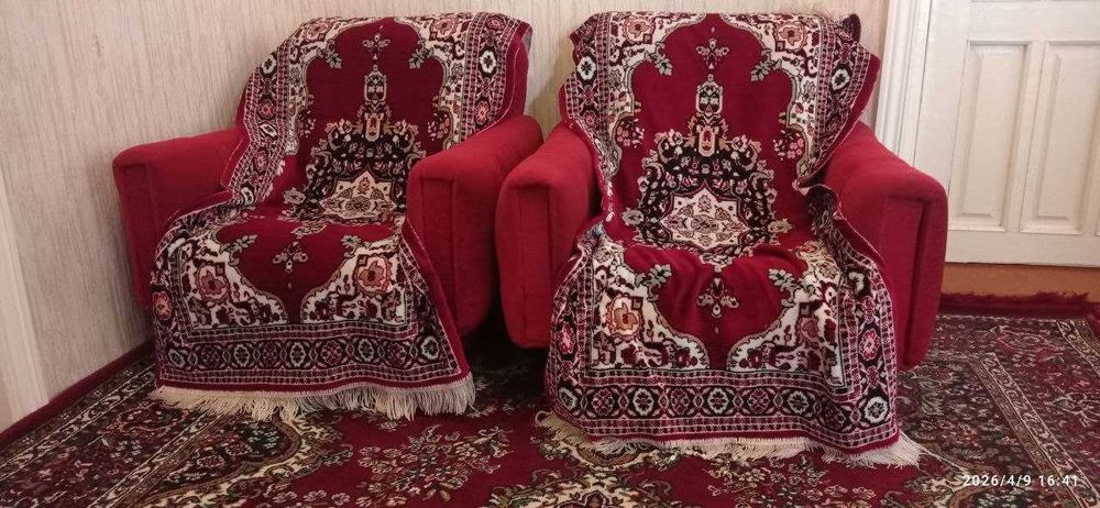 kamplekt Divan sotiladi