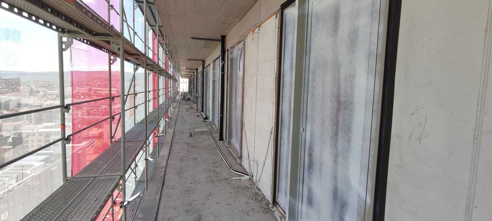 aplicare folie lichida pe tamplarie, protectie profesionala in santier