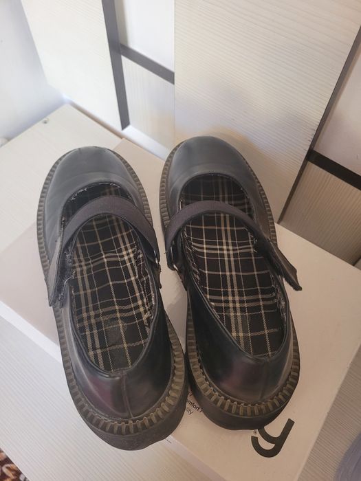 Продам школьные туфли