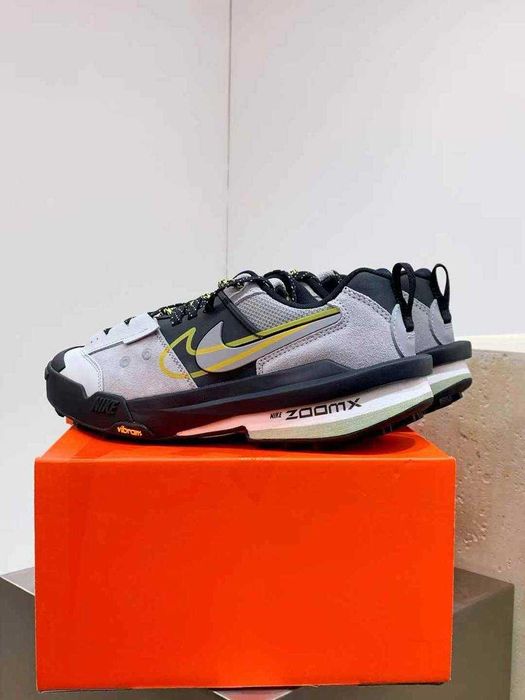 Продавам нови мъжки маратонки Nike sacai x Zegamadome Matte Silver Tour Yellow